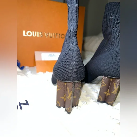 AUTHENTIC LOUIS VUITTON MONOGRAM SILHOUETTE ANKLE BOOTS - Picture 6 of 6